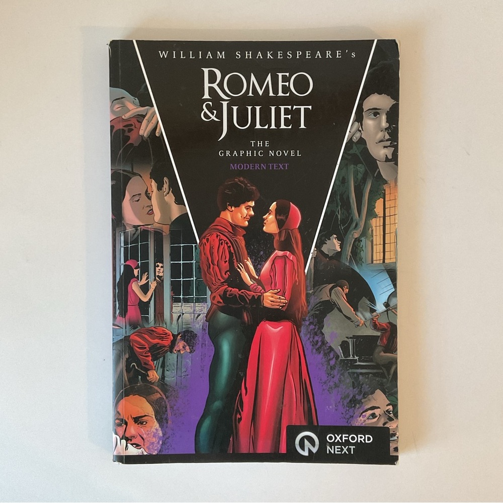 Romeo & Juliet: the Graphic Novel Modern Text William Shakespeare Paperback 2010